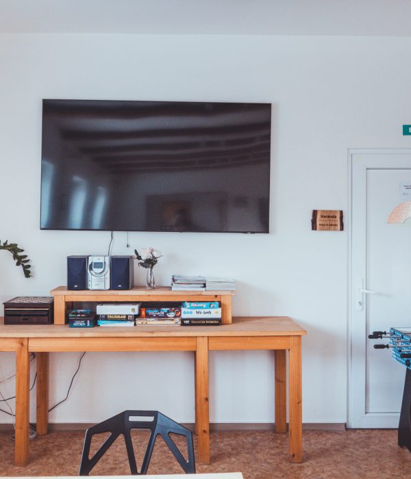 Společenské hry a televize v ubytování